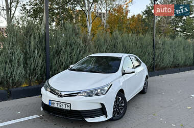 Седан Toyota Corolla 2018 в 