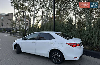 Седан Toyota Corolla 2018 в 