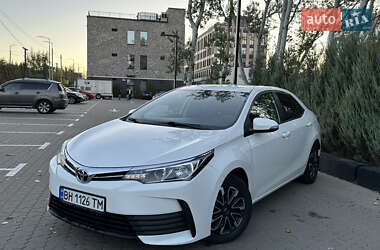 Седан Toyota Corolla 2018 в 