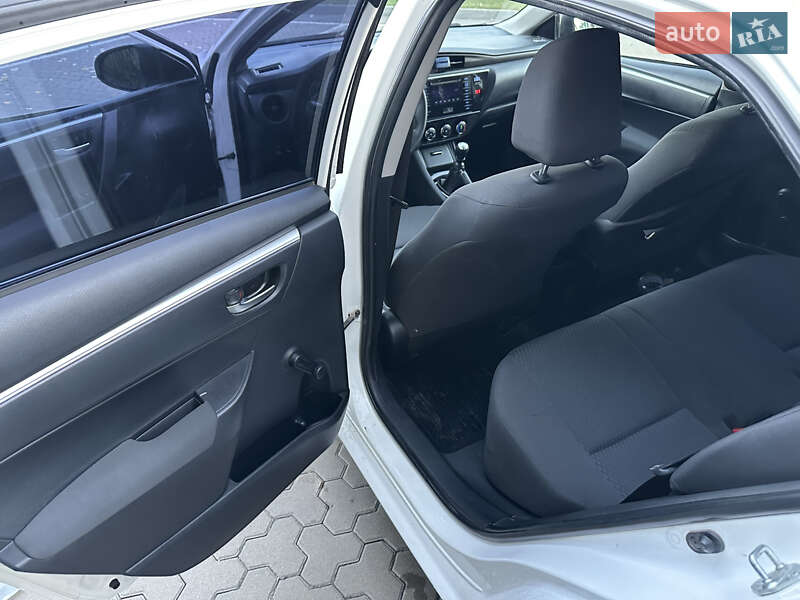 Седан Toyota Corolla 2018 в Киеве фото 22 Седан Toyota Corolla 2018 в Киеве