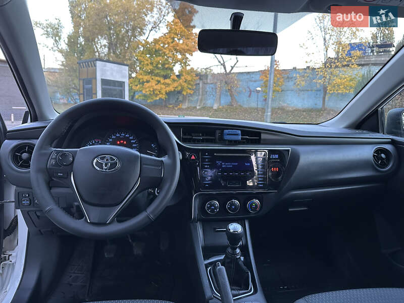 Седан Toyota Corolla 2018 в Киеве фото 25 Седан Toyota Corolla 2018 в Киеве