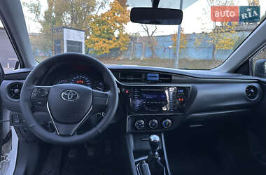 Седан Toyota Corolla 2018 в 