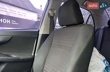 Седан Toyota Corolla 2011 в 