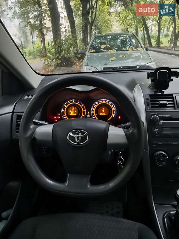 Седан Toyota Corolla 2011 в Львове