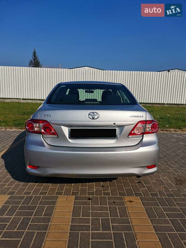Седан Toyota Corolla 2011 в Львове