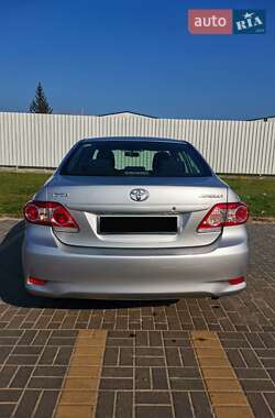 Седан Toyota Corolla 2011 в 