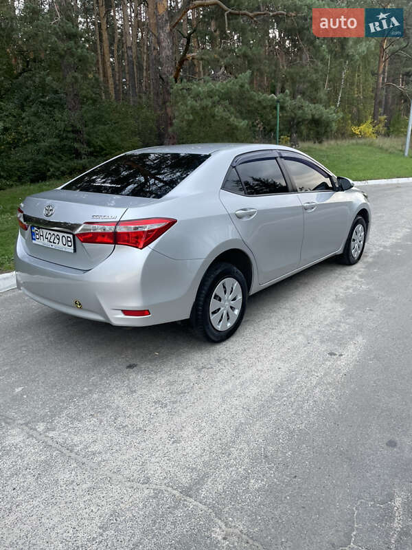 Седан Toyota Corolla 2014 в Киеве