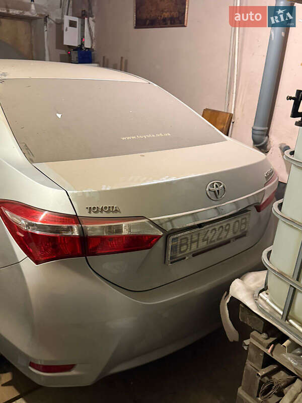 Седан Toyota Corolla 2014 в Киеве