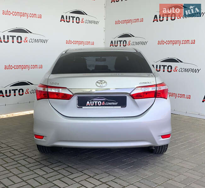 Седан Toyota Corolla 2015 в Львове