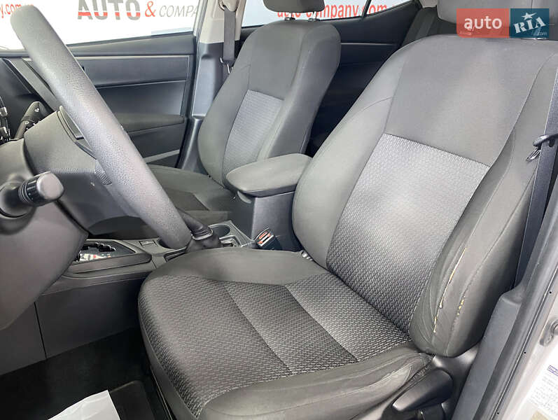 Седан Toyota Corolla 2015 в Львове