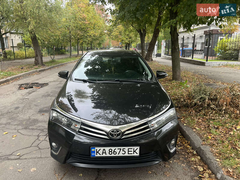 Седан Toyota Corolla 2015 в Ирпене