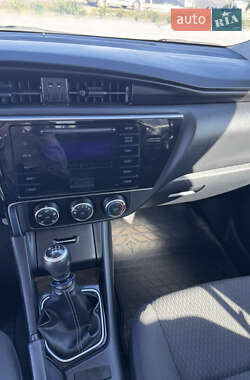 Хетчбек Toyota Corolla 2016 в  фото 3 Хетчбек Toyota Corolla 2016 в