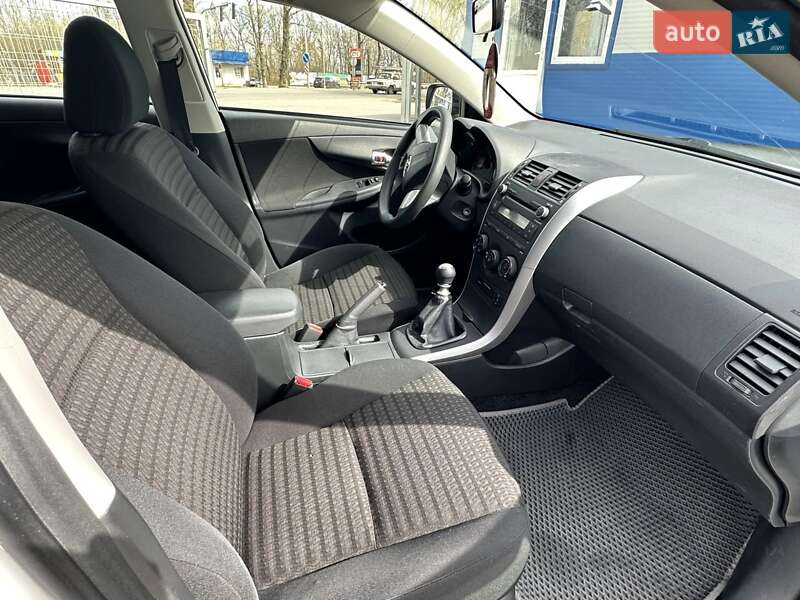 Седан Toyota Corolla 2010 в Вінниці