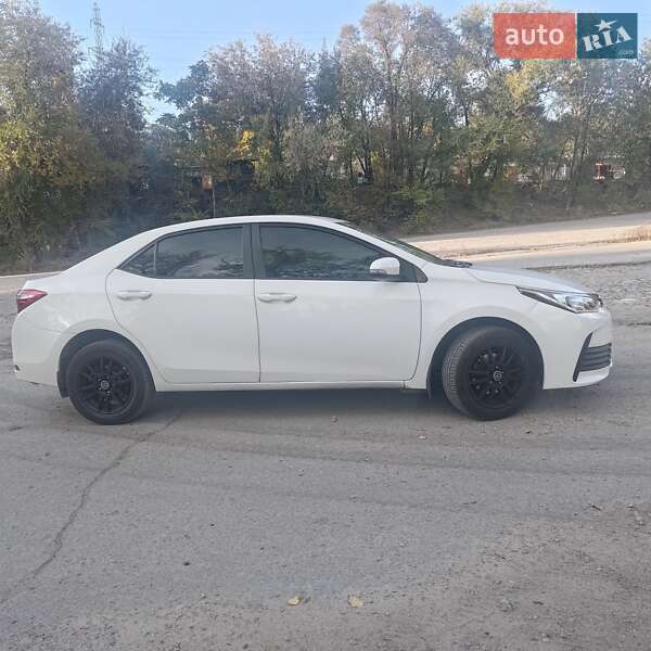 Седан Toyota Corolla 2016 в Запорожье