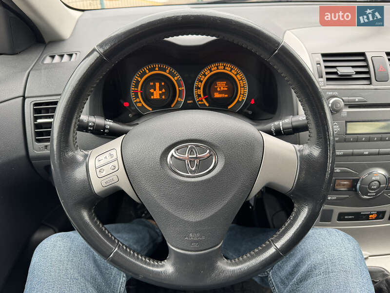Седан Toyota Corolla 2008 в Києві