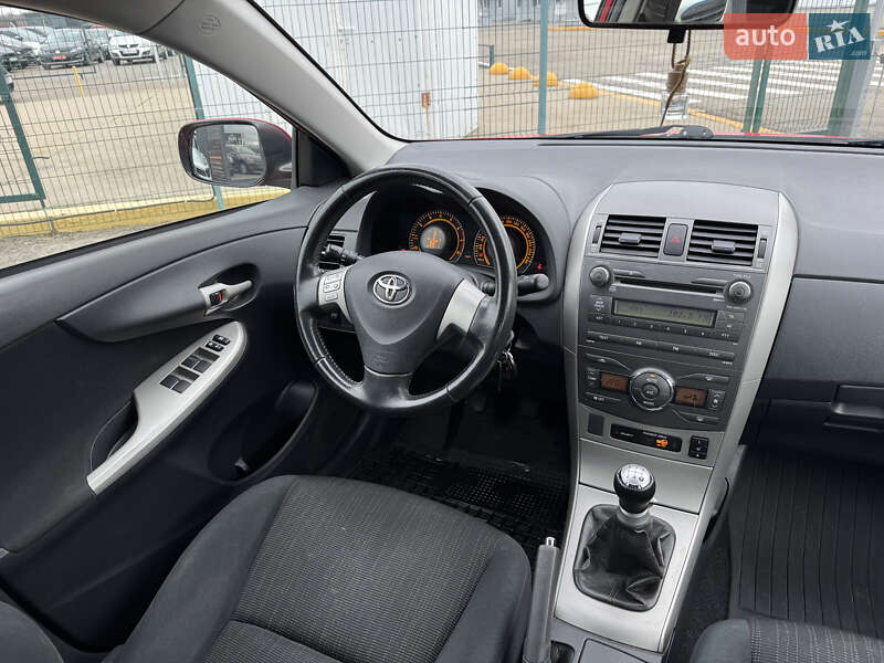Седан Toyota Corolla 2008 в Києві