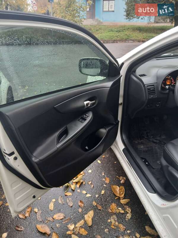 Седан Toyota Corolla 2011 в Кременчуге