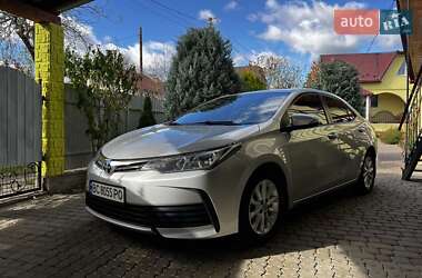 Седан Toyota Corolla 2018 в 