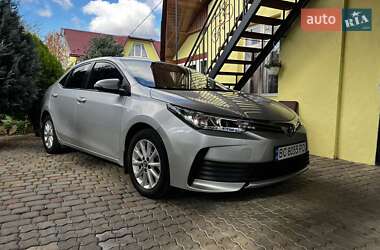 Седан Toyota Corolla 2018 в 