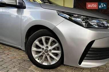 Седан Toyota Corolla 2018 в 