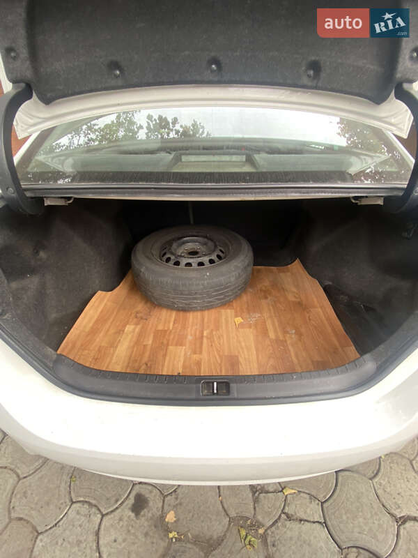 Седан Toyota Corolla 2013 в Днепре