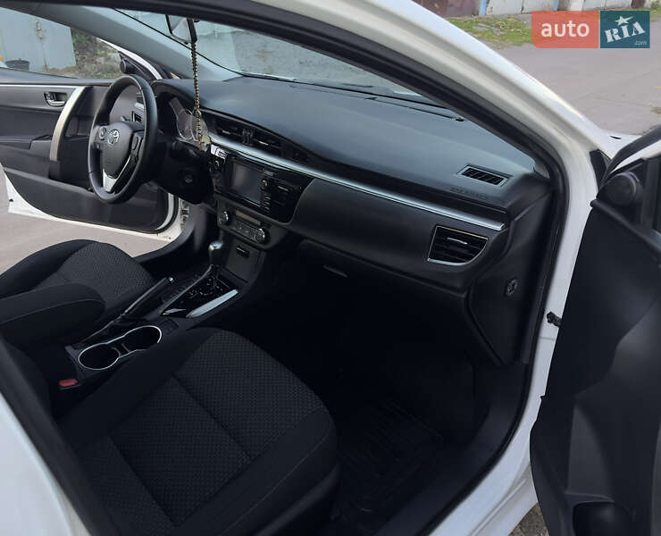 Седан Toyota Corolla 2015 в Одесі