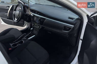 Седан Toyota Corolla 2015 в 