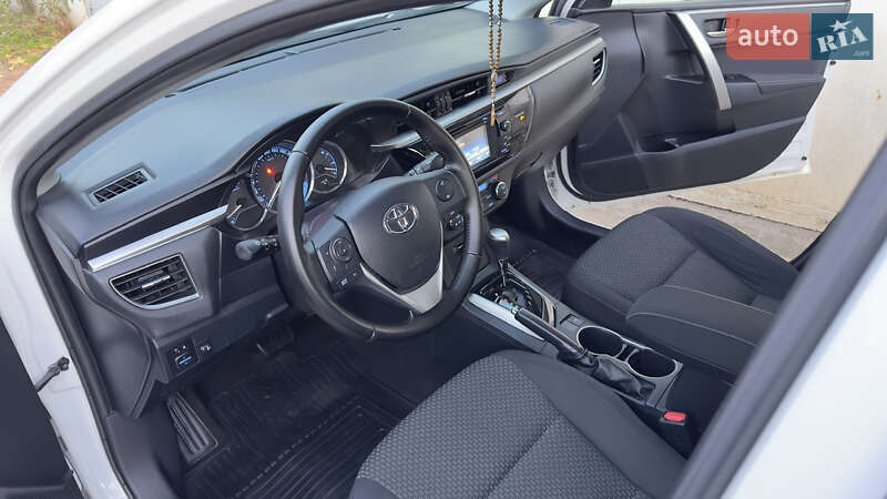 Седан Toyota Corolla 2015 в Одесі