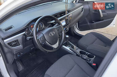 Седан Toyota Corolla 2015 в 