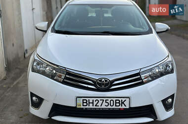 Седан Toyota Corolla 2015 в 