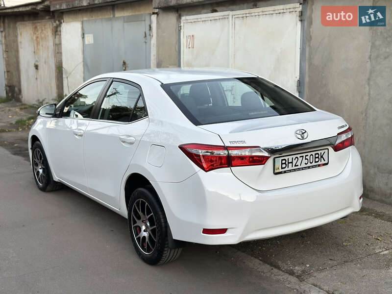 Седан Toyota Corolla 2015 в Одесі
