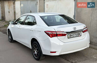 Седан Toyota Corolla 2015 в 