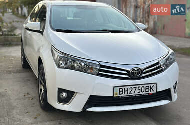 Седан Toyota Corolla 2015 в 