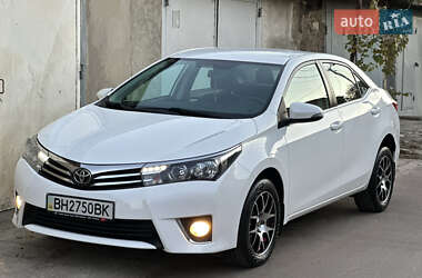 Седан Toyota Corolla 2015 в 