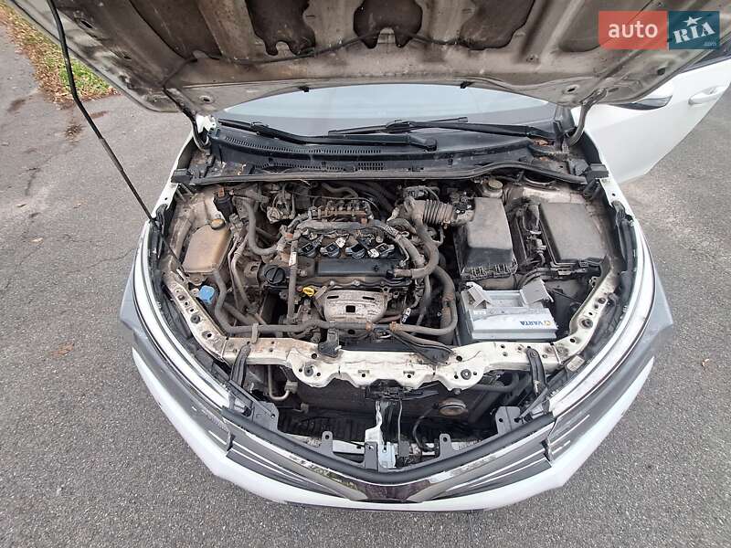 Седан Toyota Corolla 2013 в Киеве