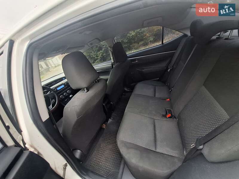 Седан Toyota Corolla 2013 в Киеве