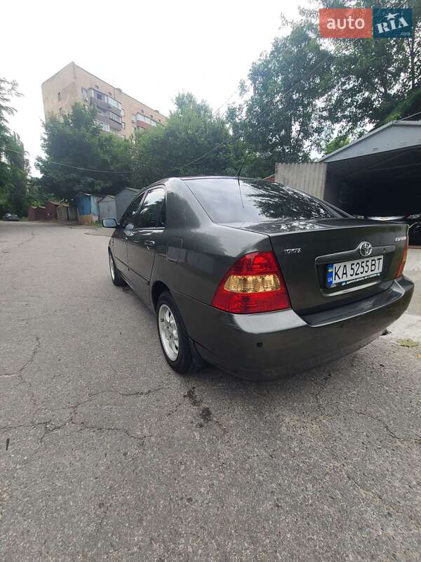 Седан Toyota Corolla 2003 в Киеве
