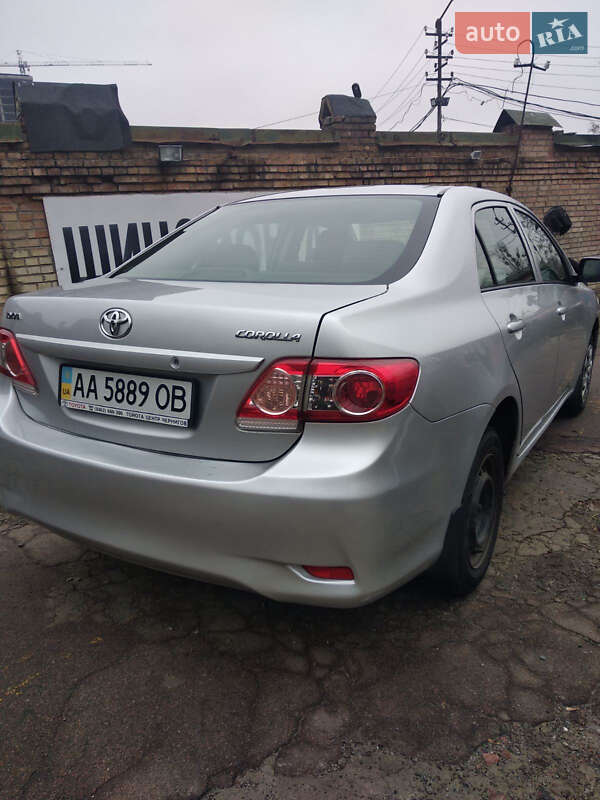 Седан Toyota Corolla 2012 в Киеве