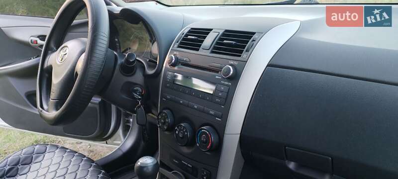 Седан Toyota Corolla 2009 в Шостке