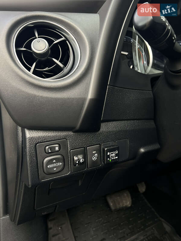 Седан Toyota Corolla 2017 в Каменец-Подольском фото 24 Седан Toyota Corolla 2017 в Каменец-Подольском