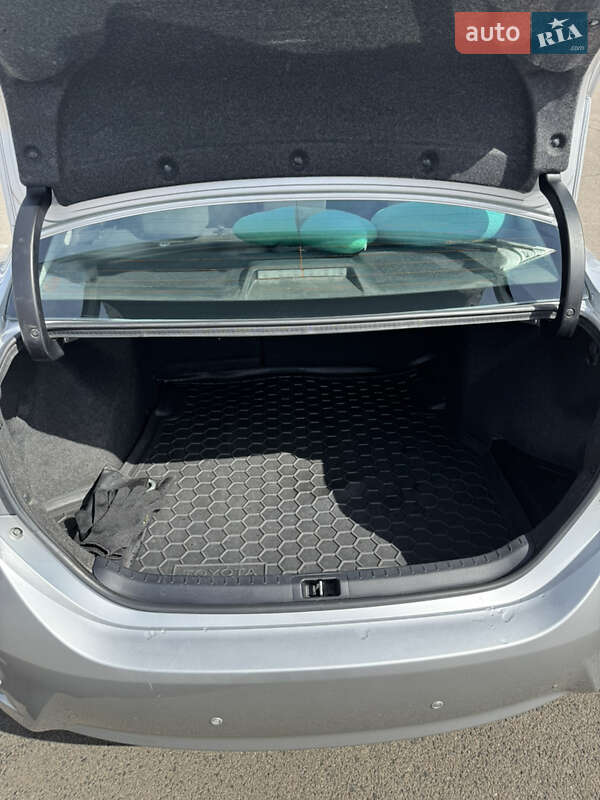 Седан Toyota Corolla 2015 в Киеве