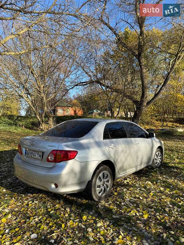 Седан Toyota Corolla 2006 в Киеве