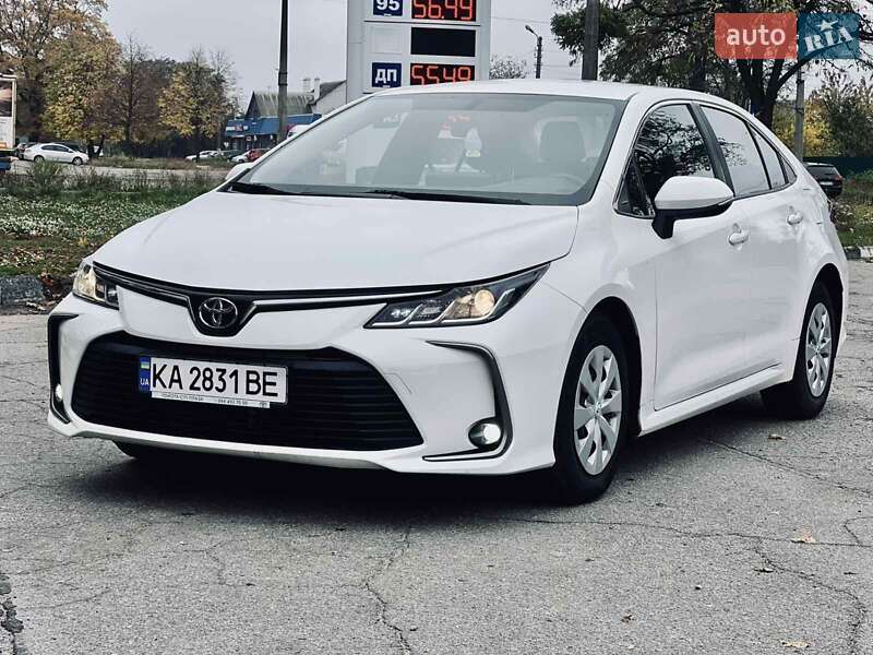 Седан Toyota Corolla 2020 в Полтаве