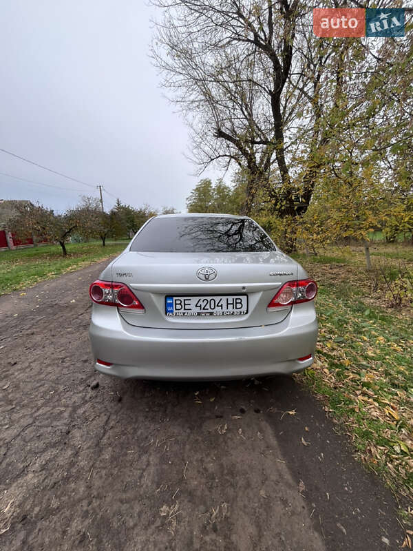 Седан Toyota Corolla 2011 в Николаеве