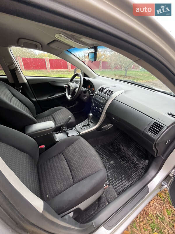 Седан Toyota Corolla 2011 в Николаеве