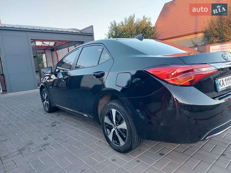 Седан Toyota Corolla 2020 в Прилуках