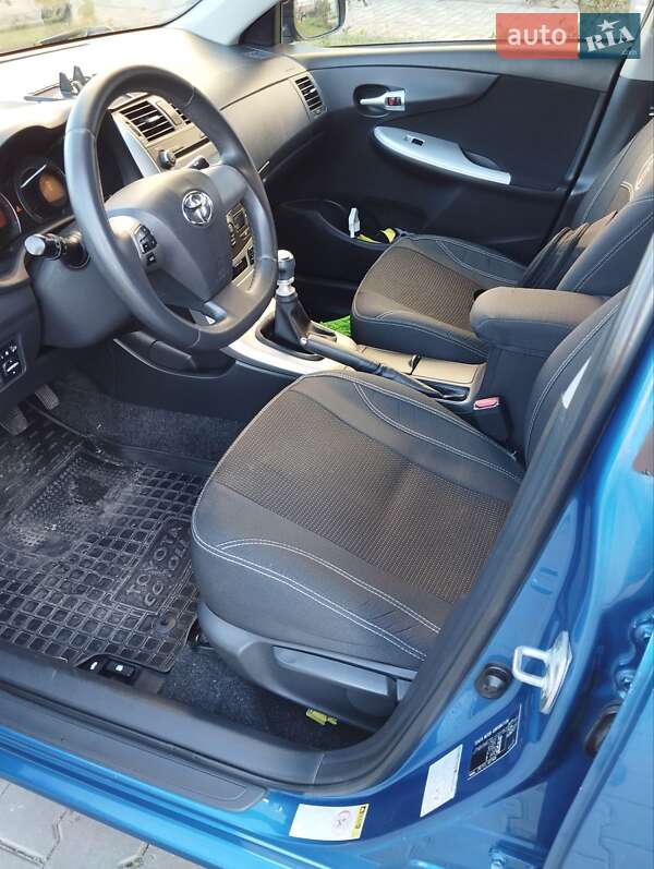 Седан Toyota Corolla 2010 в Южном фото 5 Седан Toyota Corolla 2010 в Южном