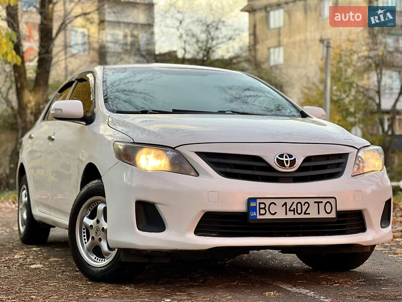 Седан Toyota Corolla 2012 в Львові