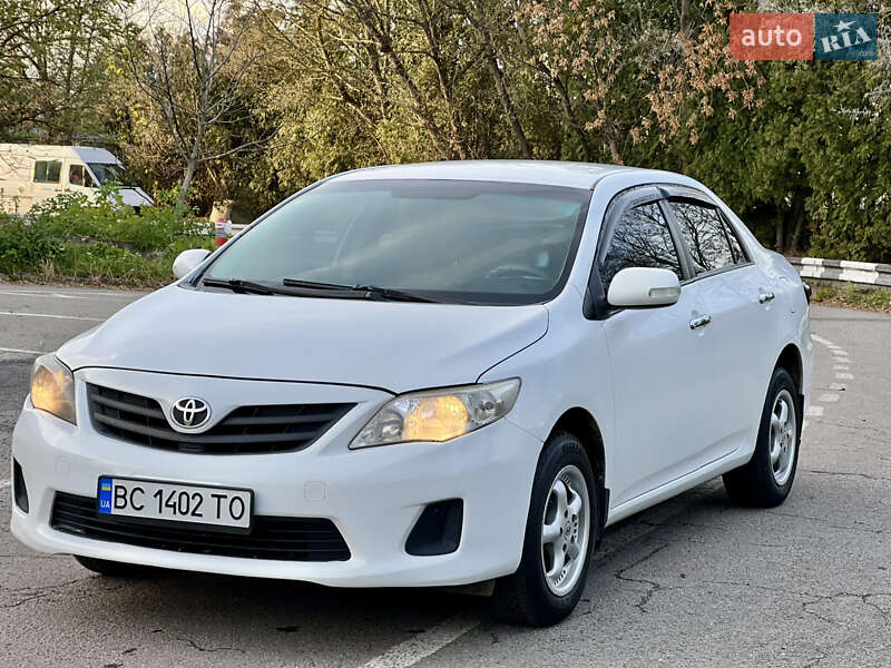 Седан Toyota Corolla 2012 в Львові