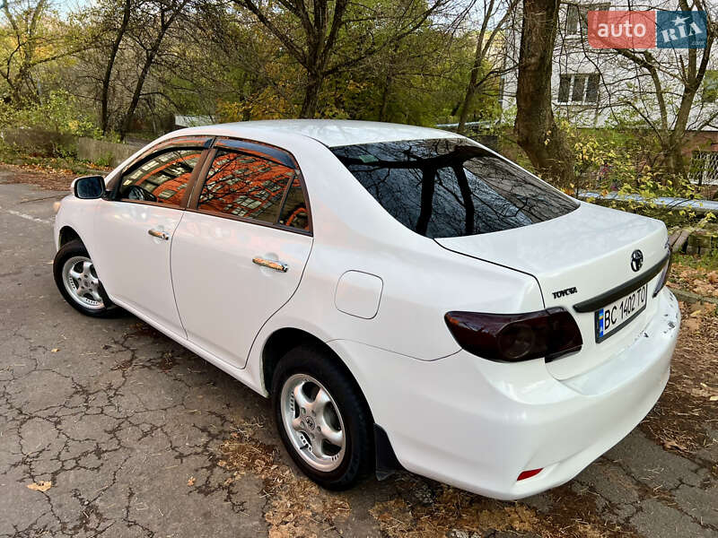 Седан Toyota Corolla 2012 в Львові